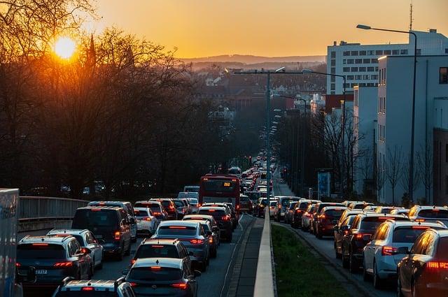 Jak se‍ vyhnout dopravním zácpám⁢ a nehodám na polských silnicích