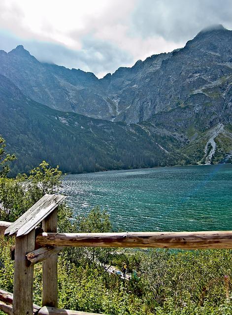 Mořské Oko Polsko: Krásné jezero uprostřed hor