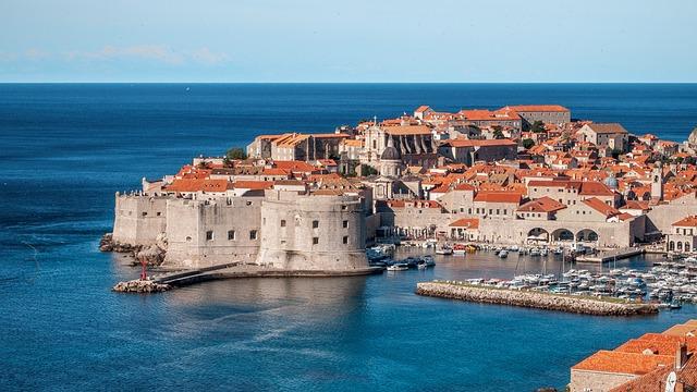 Jaké jsou rozdíly v cenách ubytování mezi Chorvatskem a Itálií?