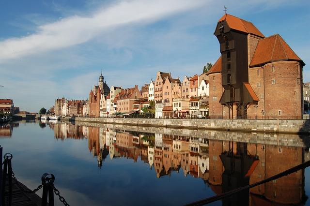 Zahrnující severnější Gdaňsk a jeho námořní historie